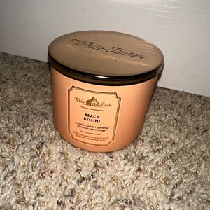 BBW and body works white barn 🍑 candle